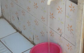 Flowing water in toilets