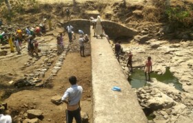 Soil stone masonry to build dam walls